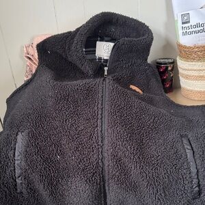Black Sherpa Vest